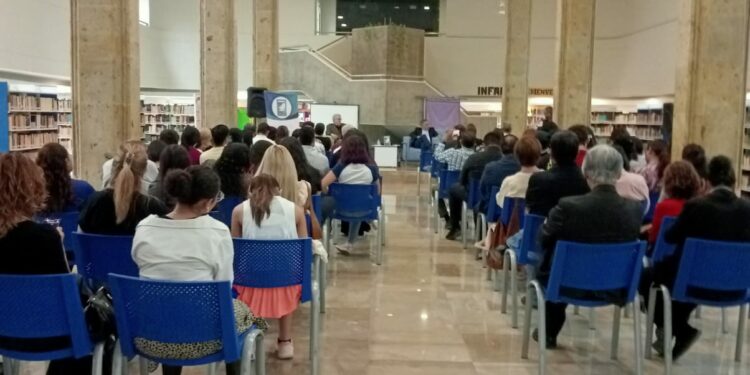 Presentan “A favor del viento”, nuevo libro de cuentos del Dr. Héctor Díaz Guzmán