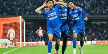 Cruz Azul con gol de último minuto derrota 3-2 a Chivas y va a Semifinales 