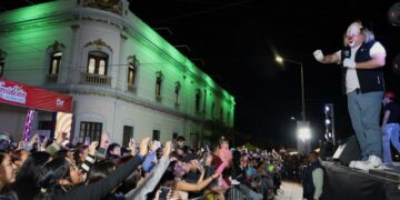 Divierten Los Payasónicos a cientos de victorenses frente al Palacio Municipal