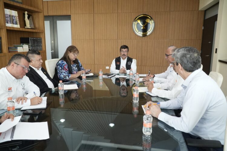 Evalúa rector Dámaso Anaya los avances institucionales de la UAT