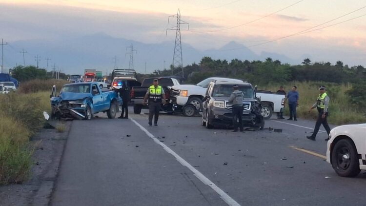 Un muerto y 7 heridos en choque vehicular múltiple en carretera Victoria-Monterrey