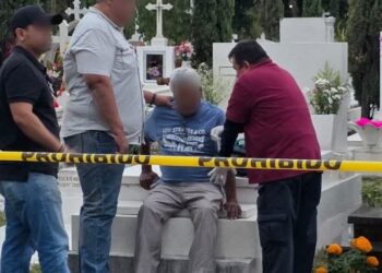 Cae a pozo de dos metros en el panteón y vive para contarlo