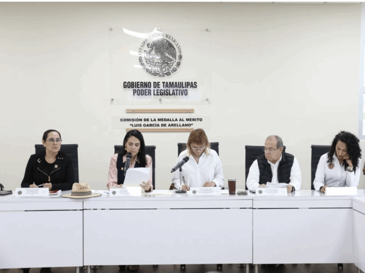 Presentan la terna para la Medalla “Luis García de Arellano” al Congreso