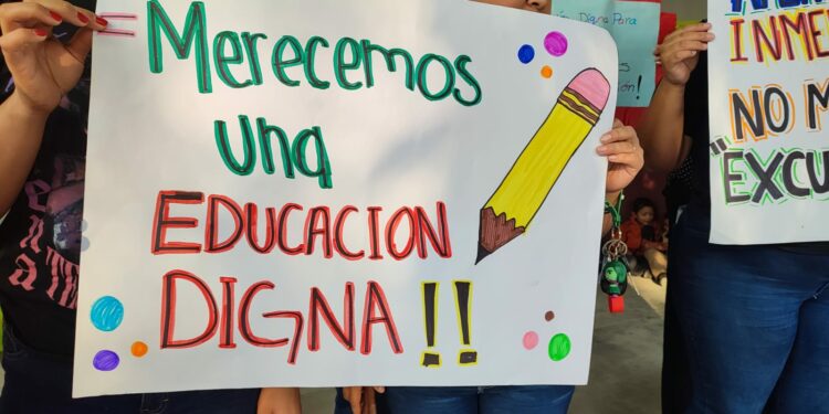 Cierran otra escuela por falta de maestros
