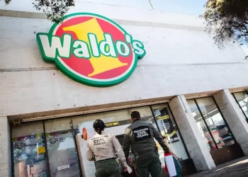 Clausuran 13 tiendas Waldo’s en Tijuana y otras 3 en Sinaloa por inseguras