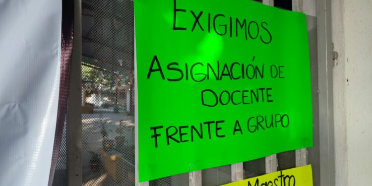 Cierran otra escuela por falta de maestros