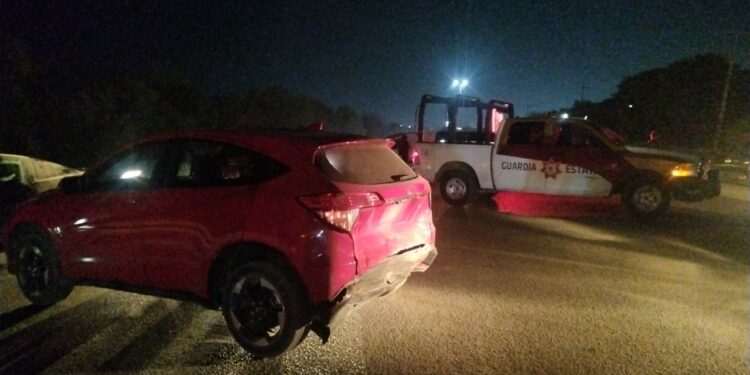 Accidente en Libramiento Portes Gil deja cuatro heridos
