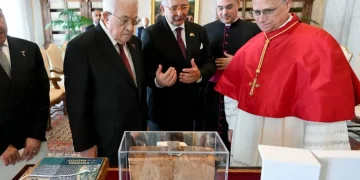 El papa León XIV se reúne por primera vez con presidente palestino Mahmud Abás