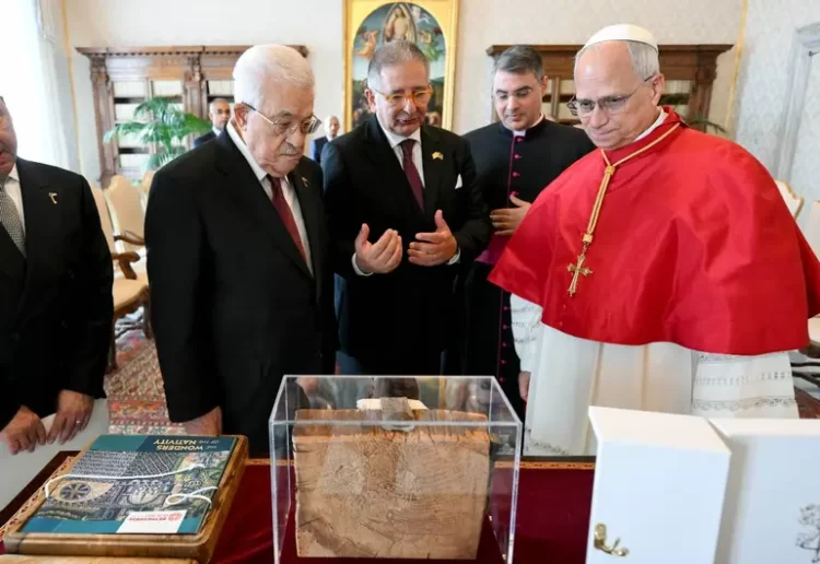 El papa León XIV se reúne por primera vez con presidente palestino Mahmud Abás