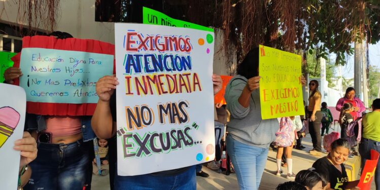 Cierran otra escuela por falta de maestros