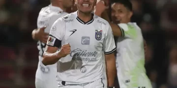 Querétaro derrota 2-1 a Juárez; beneficia a Chivas y obliga a Pumas