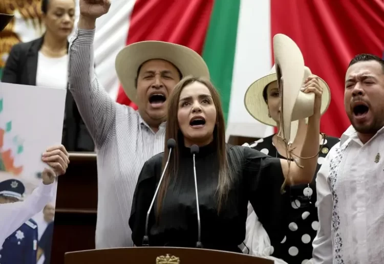 Grecia Quiroz, alcaldesa de Uruapan, exige poner fin a extorsiones