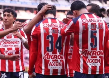 Chivas derrota 4-2 al Monterrey con goles de “Hormiga” González y “El Chicharito” Hernández