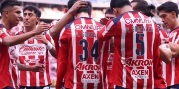Chivas derrota 4-2 al Monterrey con goles de “Hormiga” González y “El Chicharito” Hernández