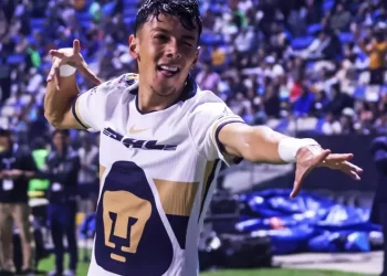 Pumas remonta y se impone 3-2 a Cruz Azul y va al play-in