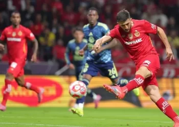 Toluca derrota 2-0 al América con goles de Paulinho y Helinho