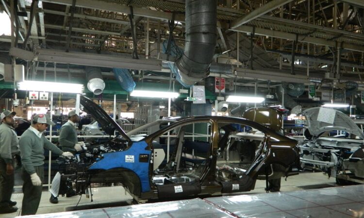 Crisis en suministro automotriz por bloqueos y aduanas en México