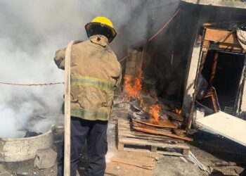 Se incendia casa en Colonia Buena Vista