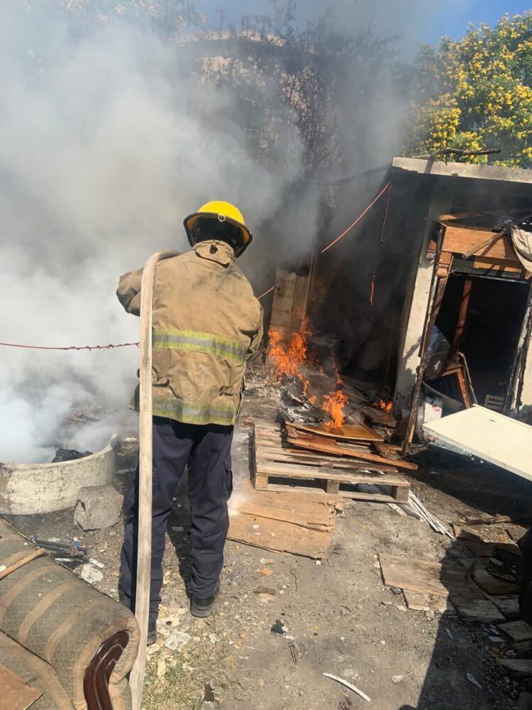 Se incendia casa en Colonia Buena Vista