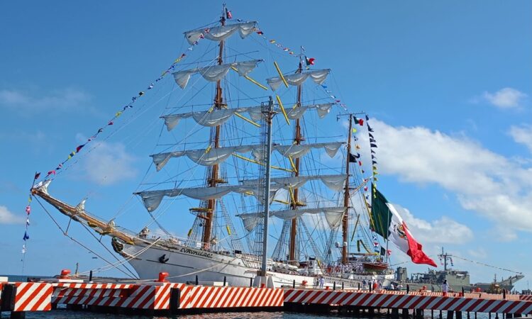 El Buque Cuauhtémoc regresa tras accidente en Nueva York