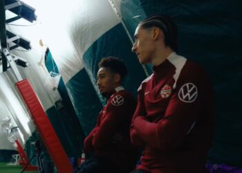 Marcelo Flores entrena con Canadá