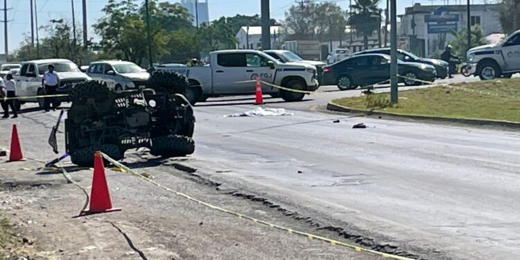 Joven muere atropellado por camioneta tras volcar su cuatrimoto