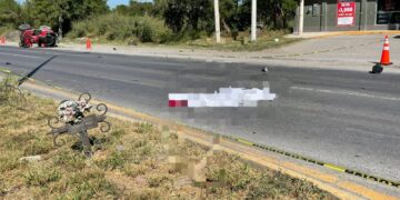 Joven muere atropellado por camioneta tras volcar su cuatrimoto