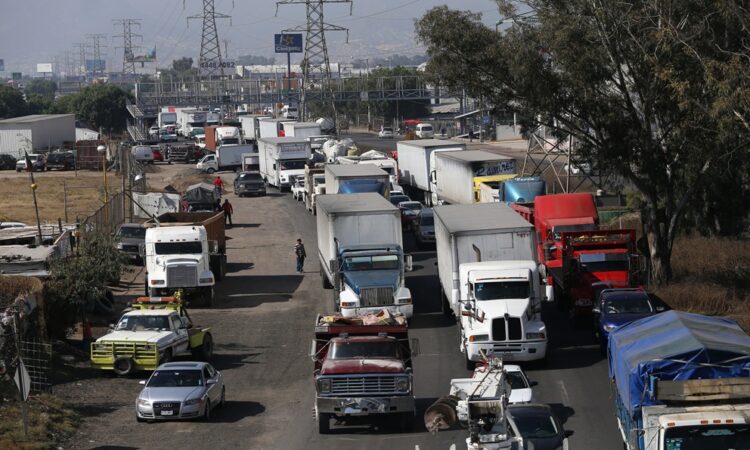 Crimen usa drones para asaltar tráileres en autopistas