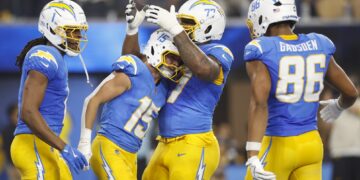 Chargers superan a Steelers en noche histórica