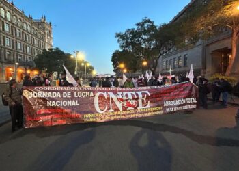 Inicia el paro nacional de 48 horas convocado por la CNTE con bloqueos y marchas