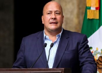 Enrique Alfaro inicia carrera en el futbol