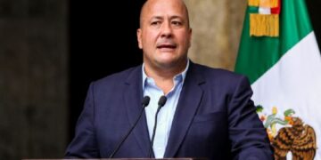 Enrique Alfaro inicia carrera en el futbol