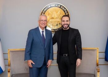 Ricardo Salinas Pliego se reúne con Nayib Bukele para discutir seguridad y justicia