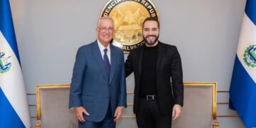 Ricardo Salinas Pliego se reúne con Nayib Bukele para discutir seguridad y justicia