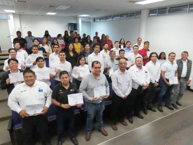 Certifica Universidad Politécnica de Victoria generación de especialistas en industrias de energías limpias