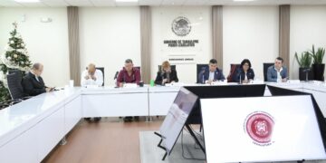 Integrantes de la Comisión de Finanzas del Congreso aprueban paquete fiscal 2026.