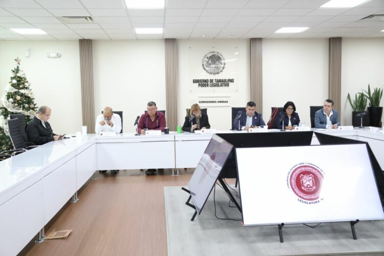 Integrantes de la Comisión de Finanzas del Congreso aprueban paquete fiscal 2026.