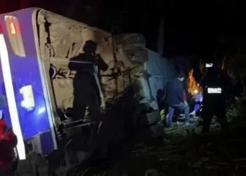 Vuelca autobús en la autopista México–Tampico; cinco muertos y 22 lesionados
