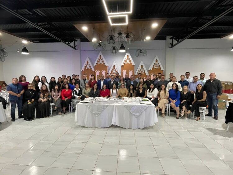 Ofrece la UAT festejo navideño a sus maestros y trabajadores sindicalizados