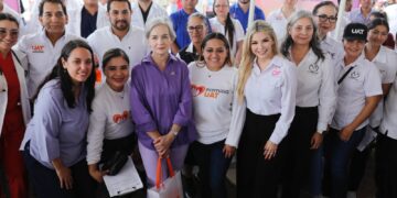 Apapachan Américo y María a las familias de Higuerillas con la Brigada Navideña Transformando Familias