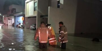 Lluvias destapan baches y evidencian pésimo drenaje pluvial en Victoria; caos vial e inundaciones