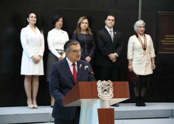 Imponen medalla “Luis García de Arellano” a la Maestra de Danza Cecilia Lugo Cruz