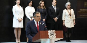 Imponen medalla “Luis García de Arellano” a la Maestra de Danza Cecilia Lugo Cruz
