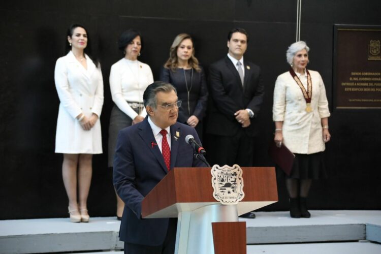 Imponen medalla “Luis García de Arellano” a la Maestra de Danza Cecilia Lugo Cruz