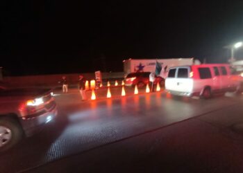 Arriban primeras caravanas de cientos de paisanos por Nuevo Laredo, Tamaulipas