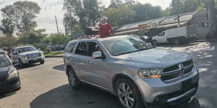 Tránsito regala juguetes a niños enfermos