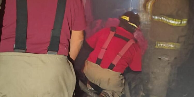 Se incendia casa en la colonia Vicente Guerrero