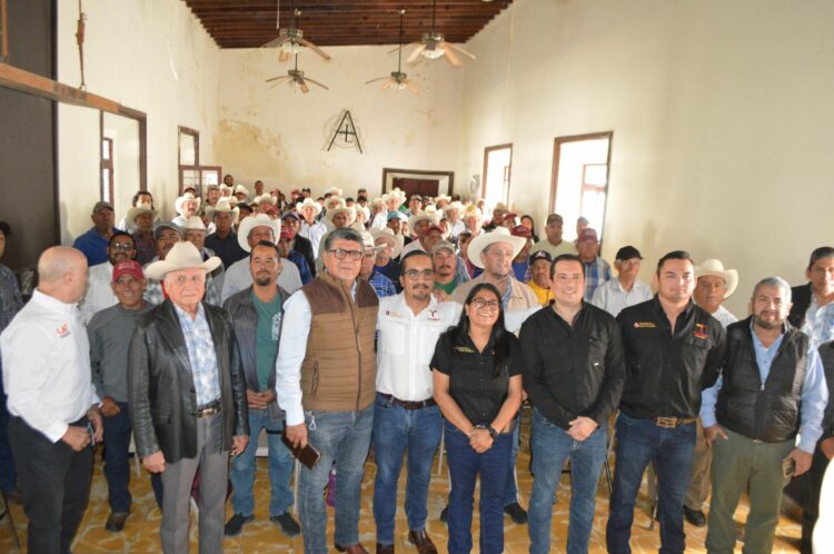 Realizan jornada de capacitación para productores de mezcal en San Carlos