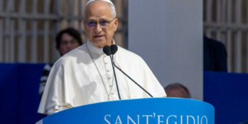 Sheinbaum busca llamada con el Papa León XIV para formalizar invitación a México