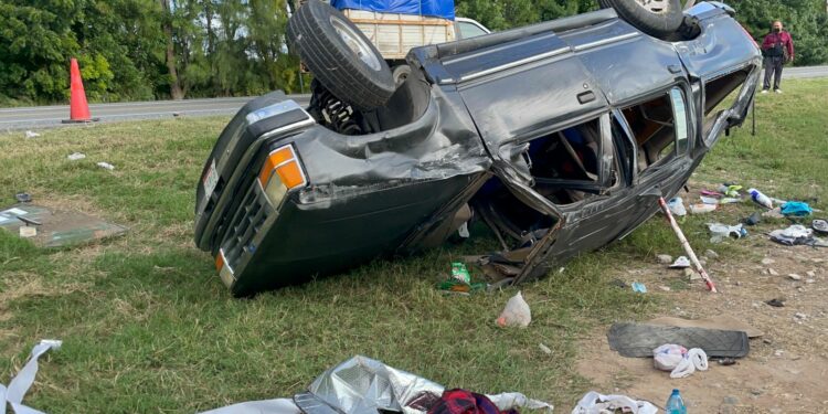 Se accidenta familia en carretera Zaragoza-El Mante